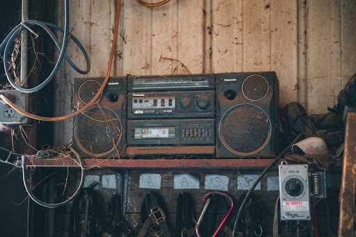 Old rusted radio set in a garage