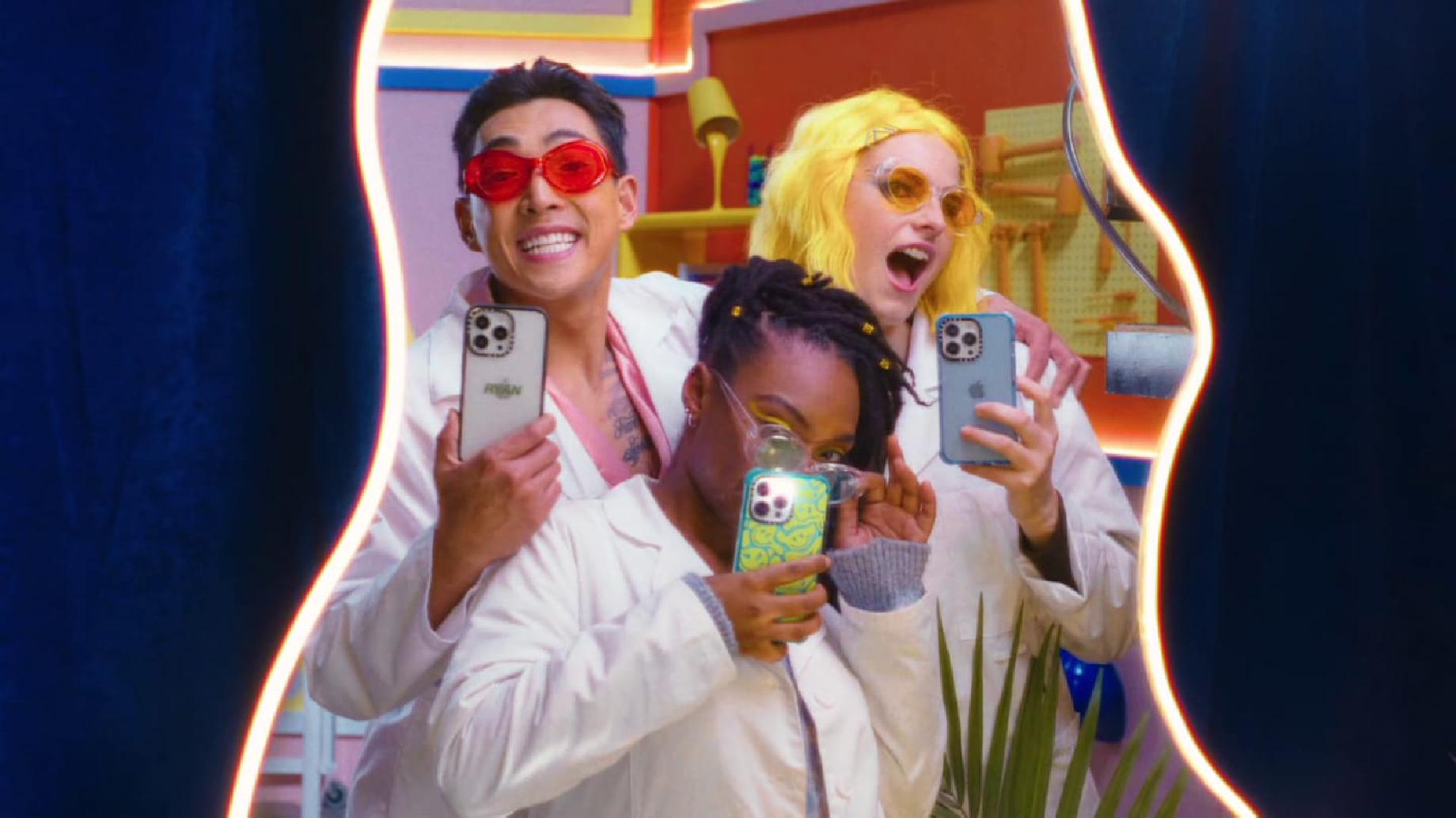 Des influenceurs prenant des photos en cohésion