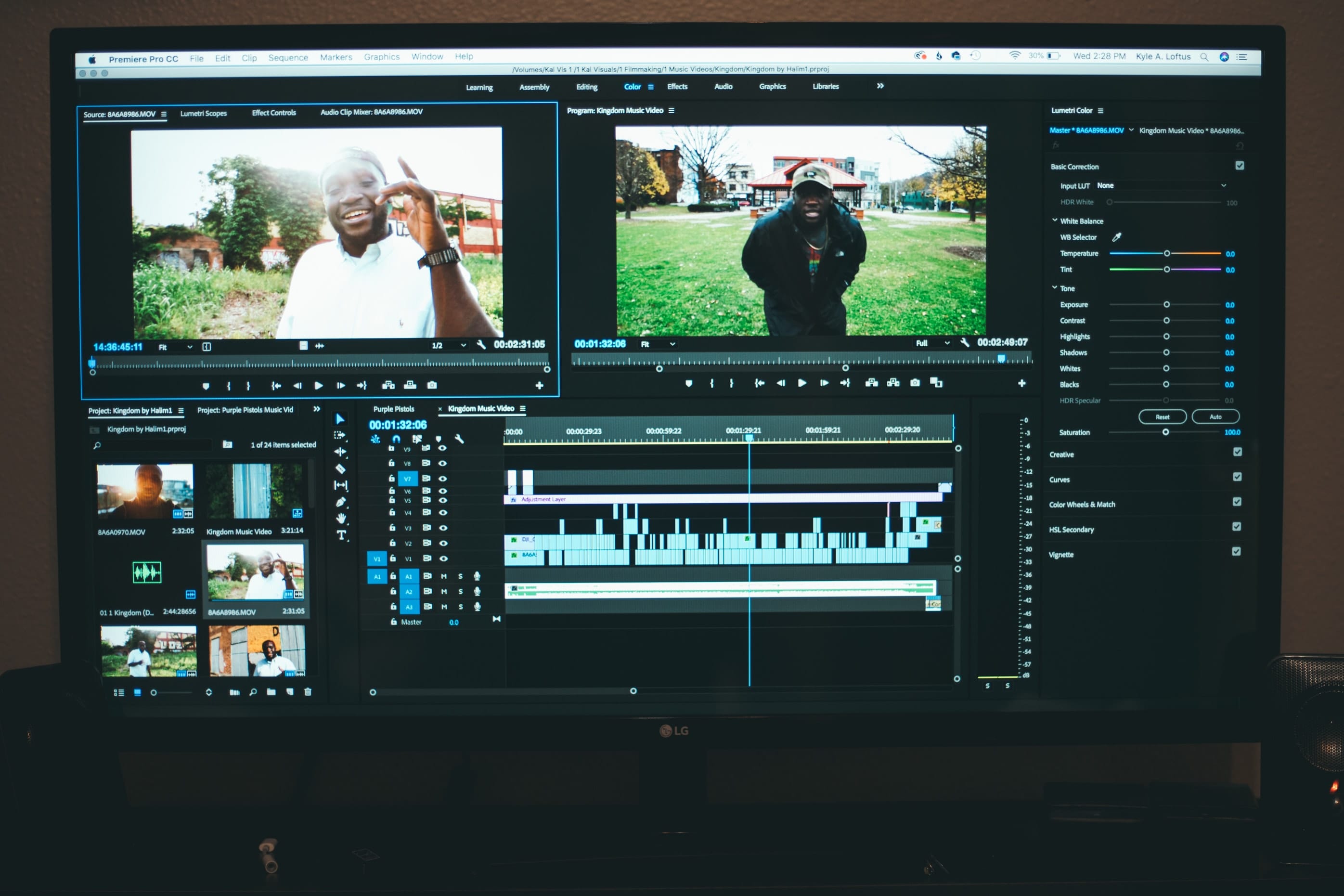 Premiere Pro screen view, symbol of synchronization between image and sound
