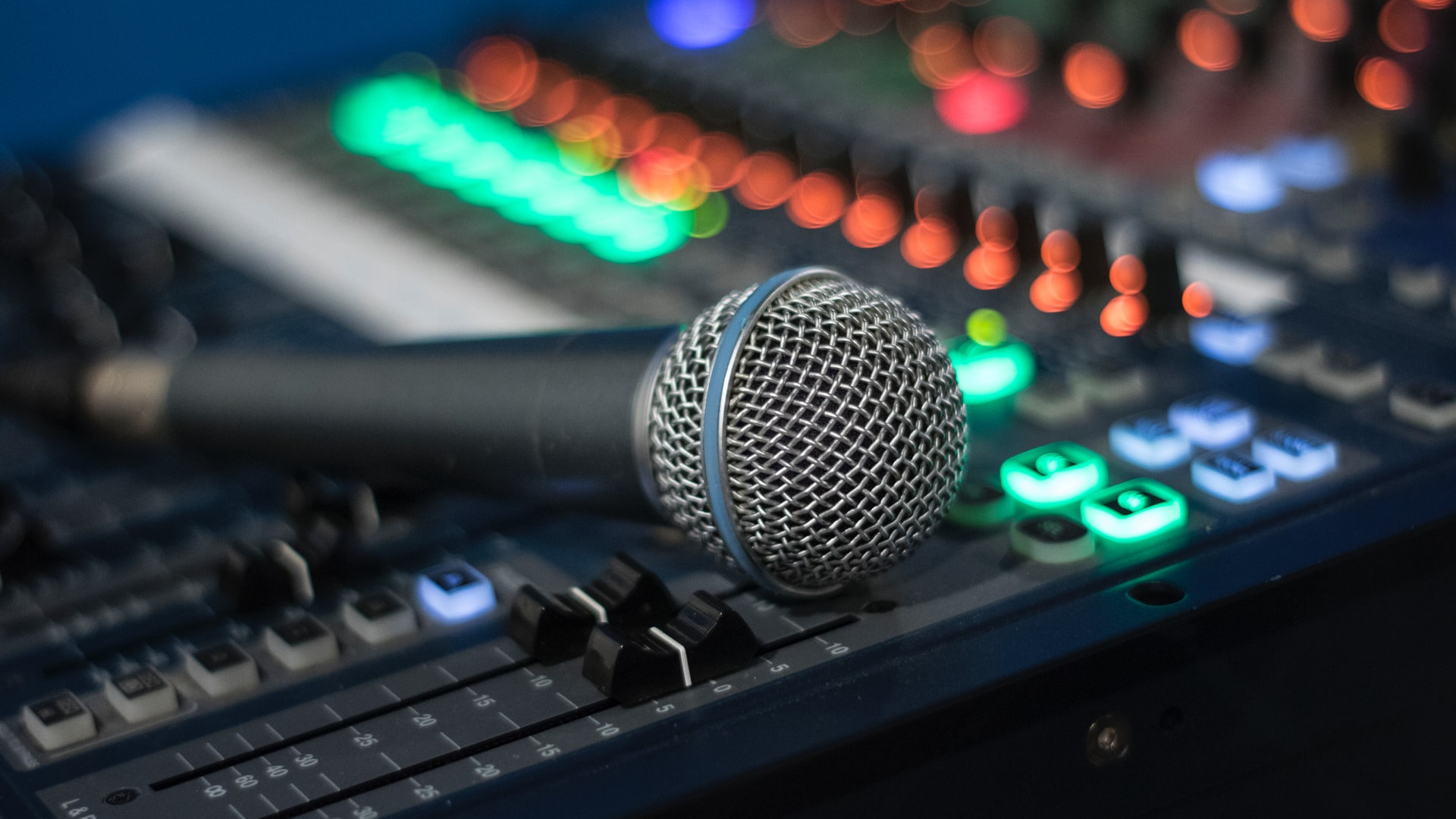 Audio console with microphone